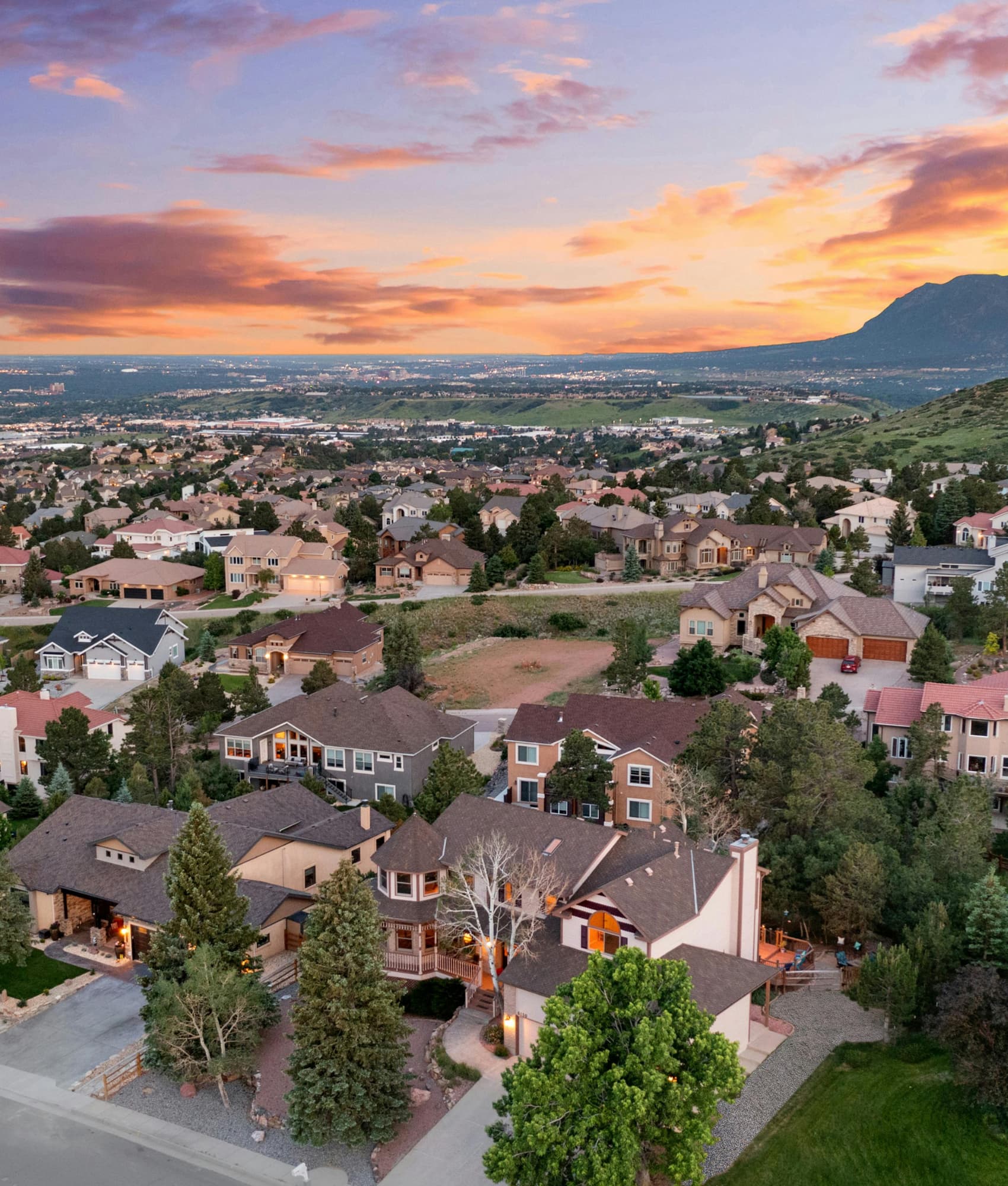 A stretch of homes that have shingle roofs in the Florida suburbs.